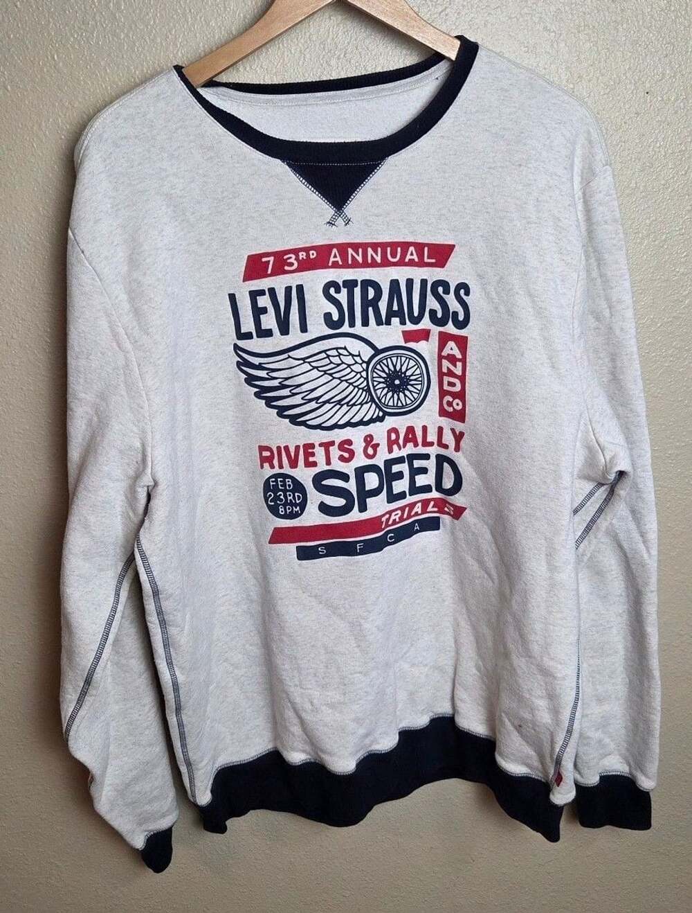 Levi's Sweatshirt Size XXL Standard Fit Gray Graphic Crewneck